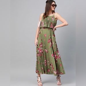 Brand new Olive & Green Maxi Pleated Dress (Fits Small to Medium) New